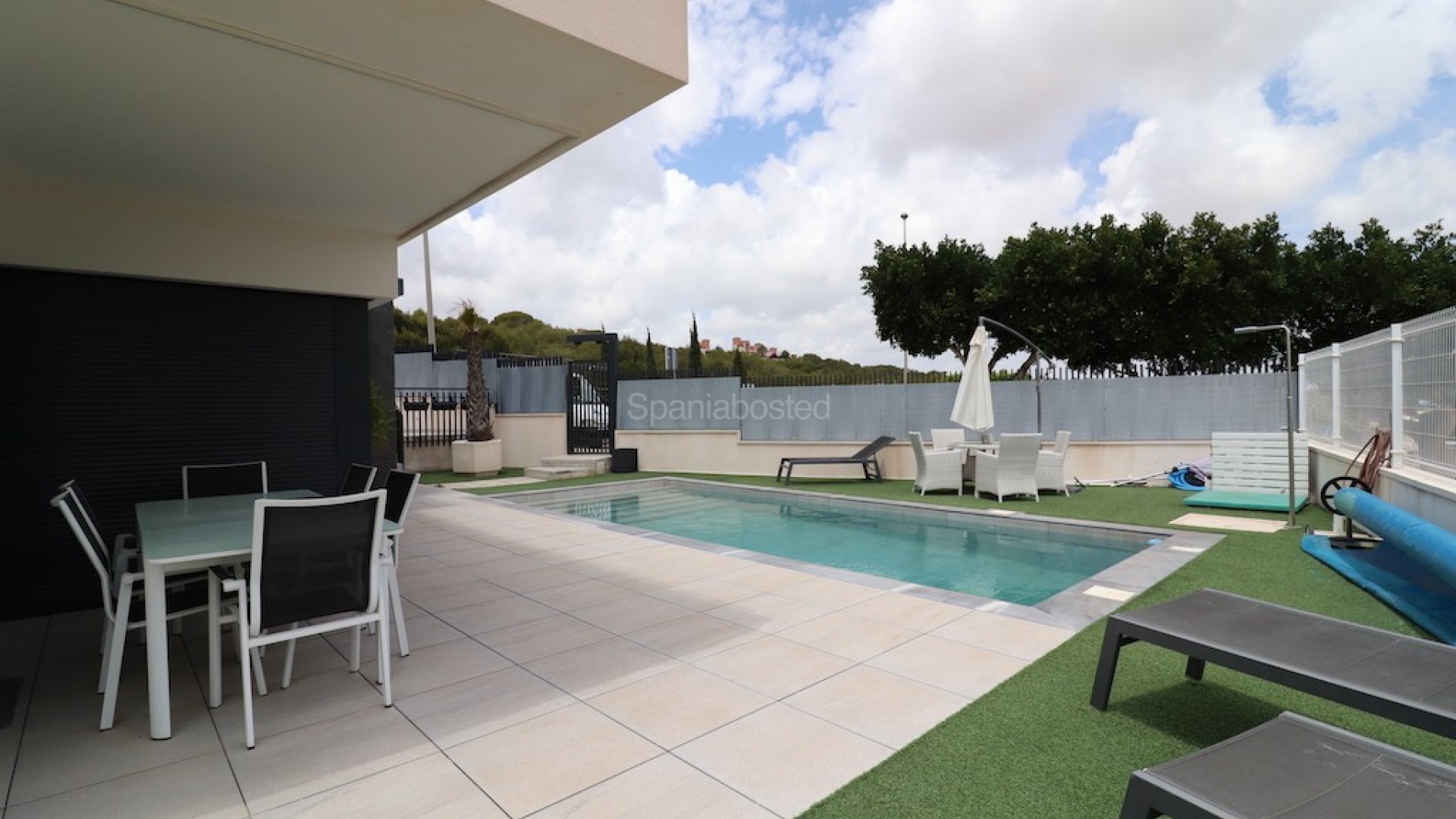 Resale - Villa -
San Miguel de Salinas