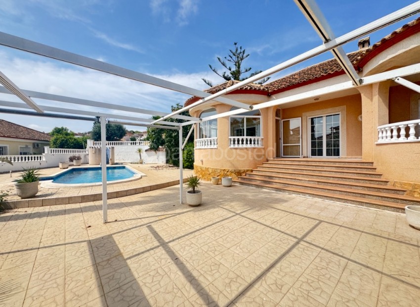 Resale - Villa -
San Miguel - San Miguel De Salinas