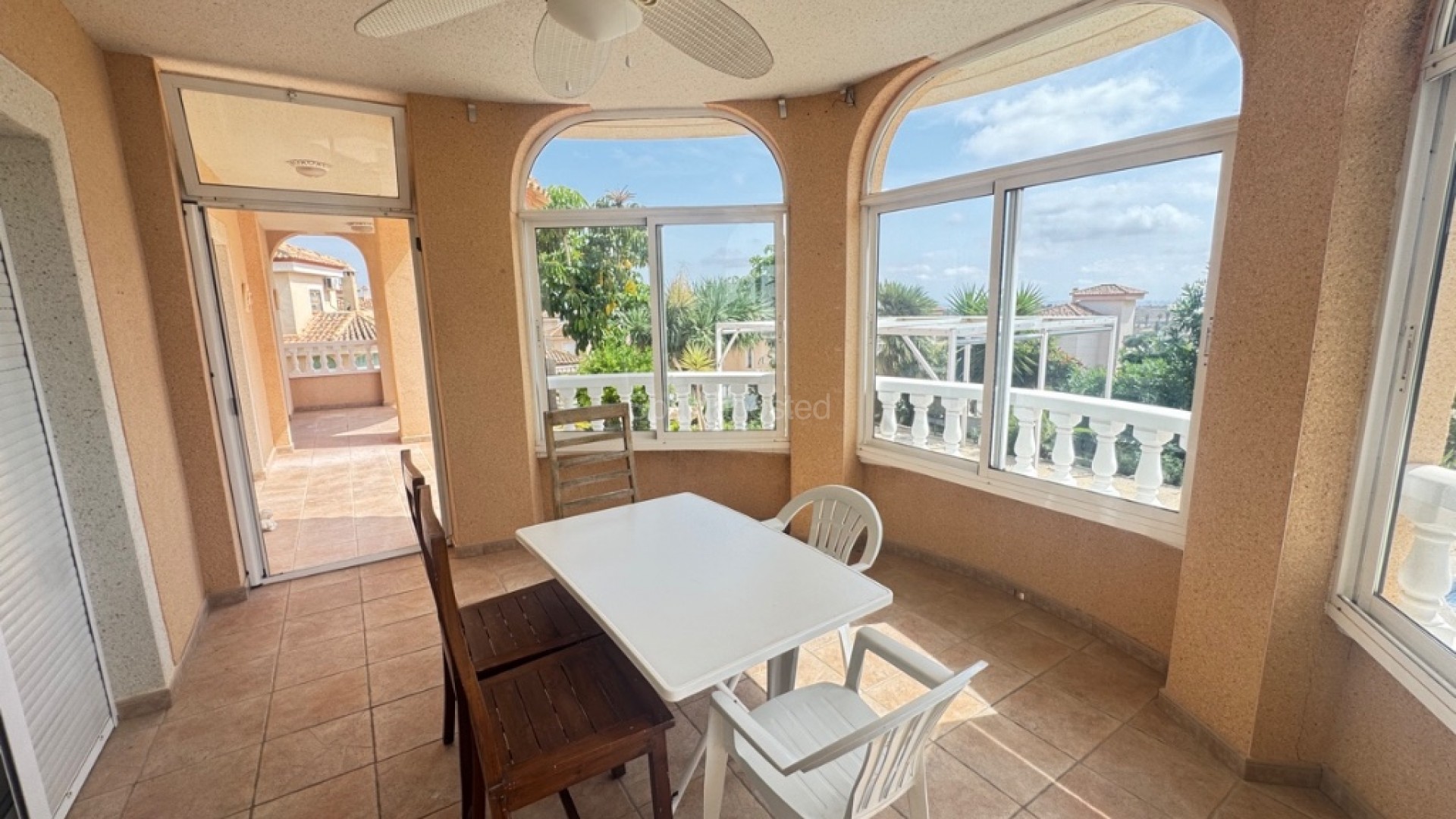 Resale - Villa -
San Miguel - San Miguel De Salinas