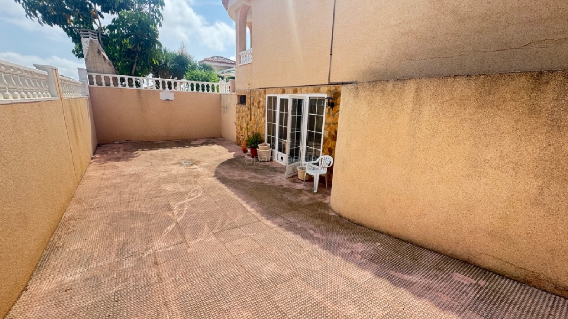 Resale - Villa -
San Miguel - San Miguel De Salinas