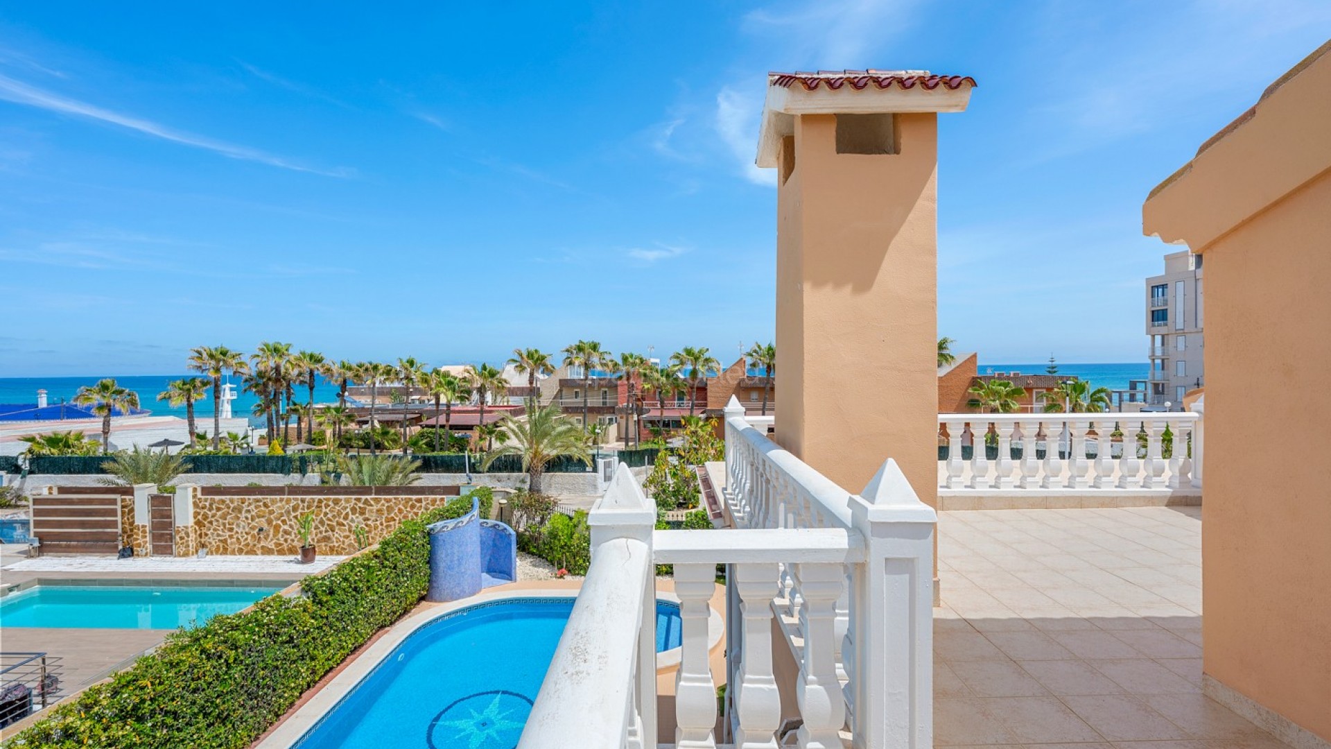 Resale - Villa -
Torrevieja - La Mata