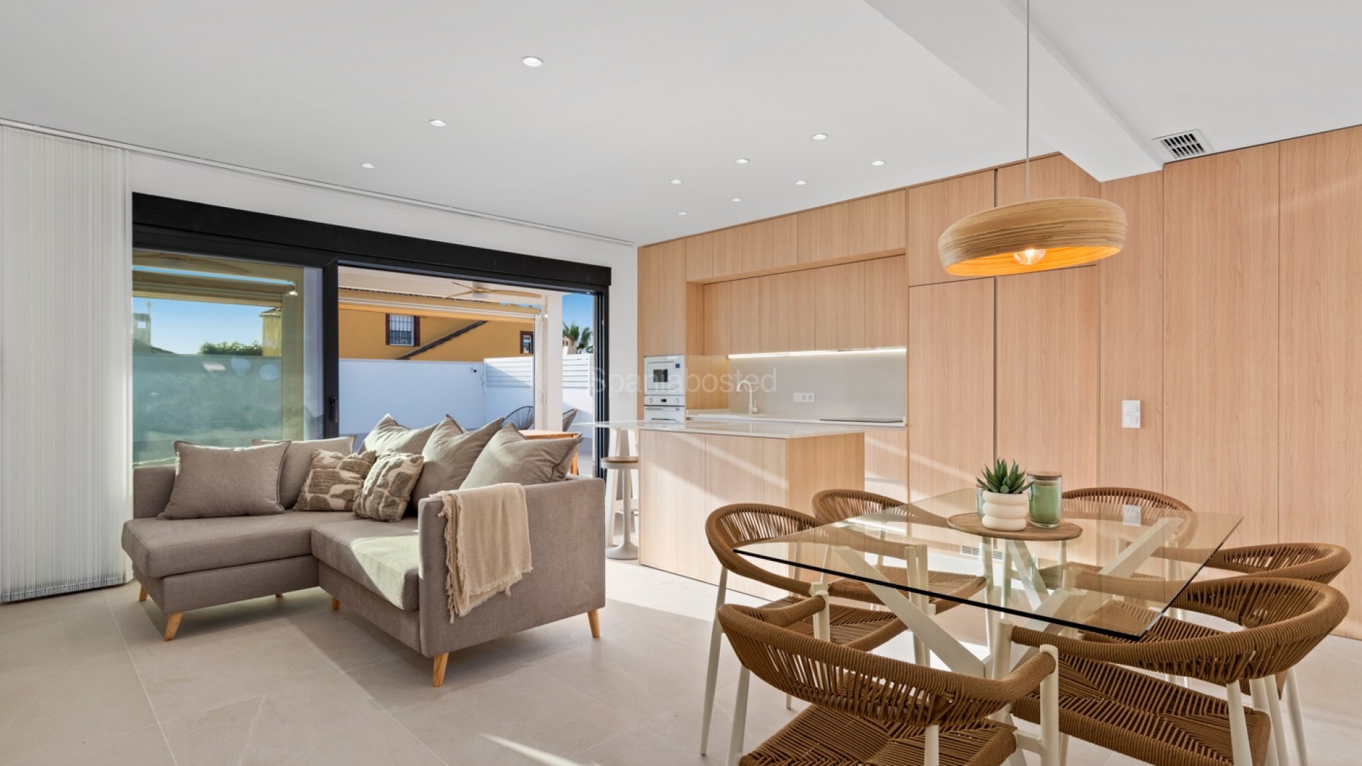 Resale - Villa -
Torrevieja