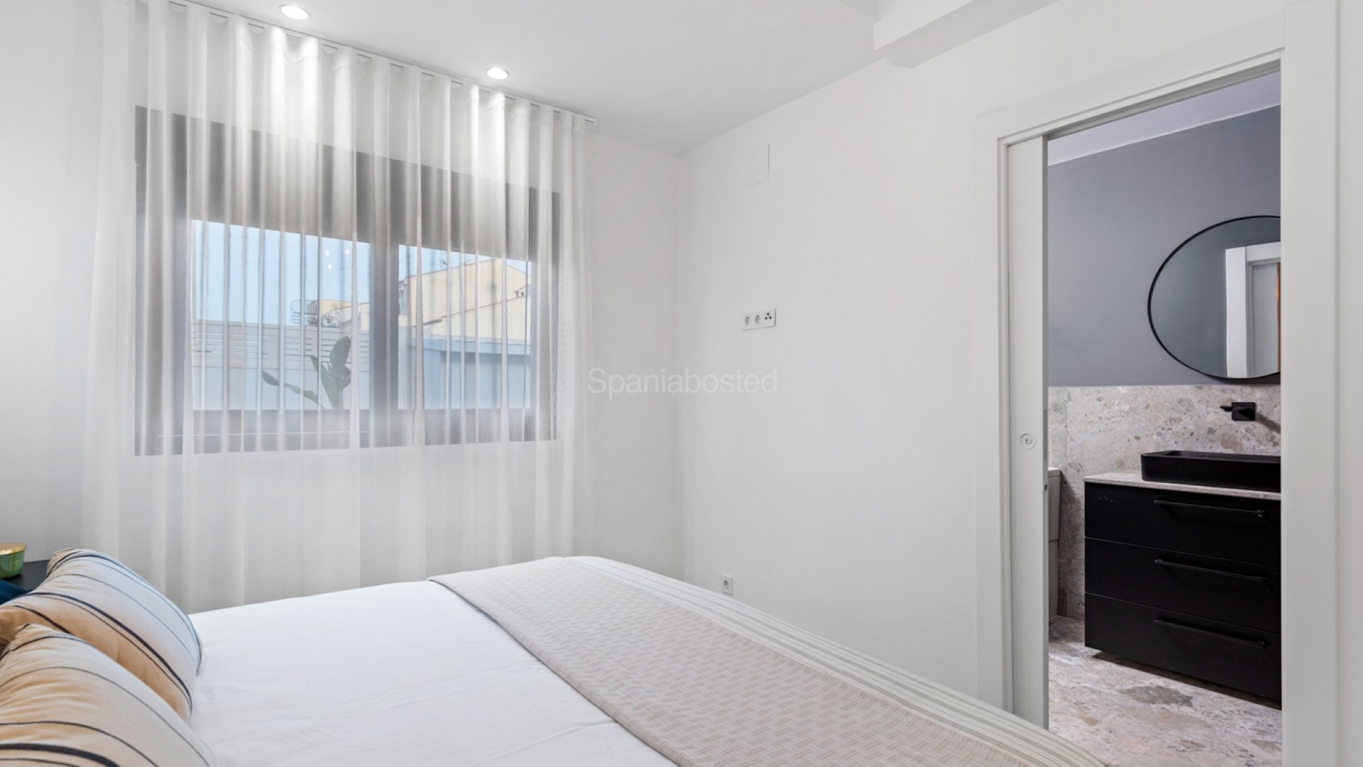 Resale - Villa -
Torrevieja