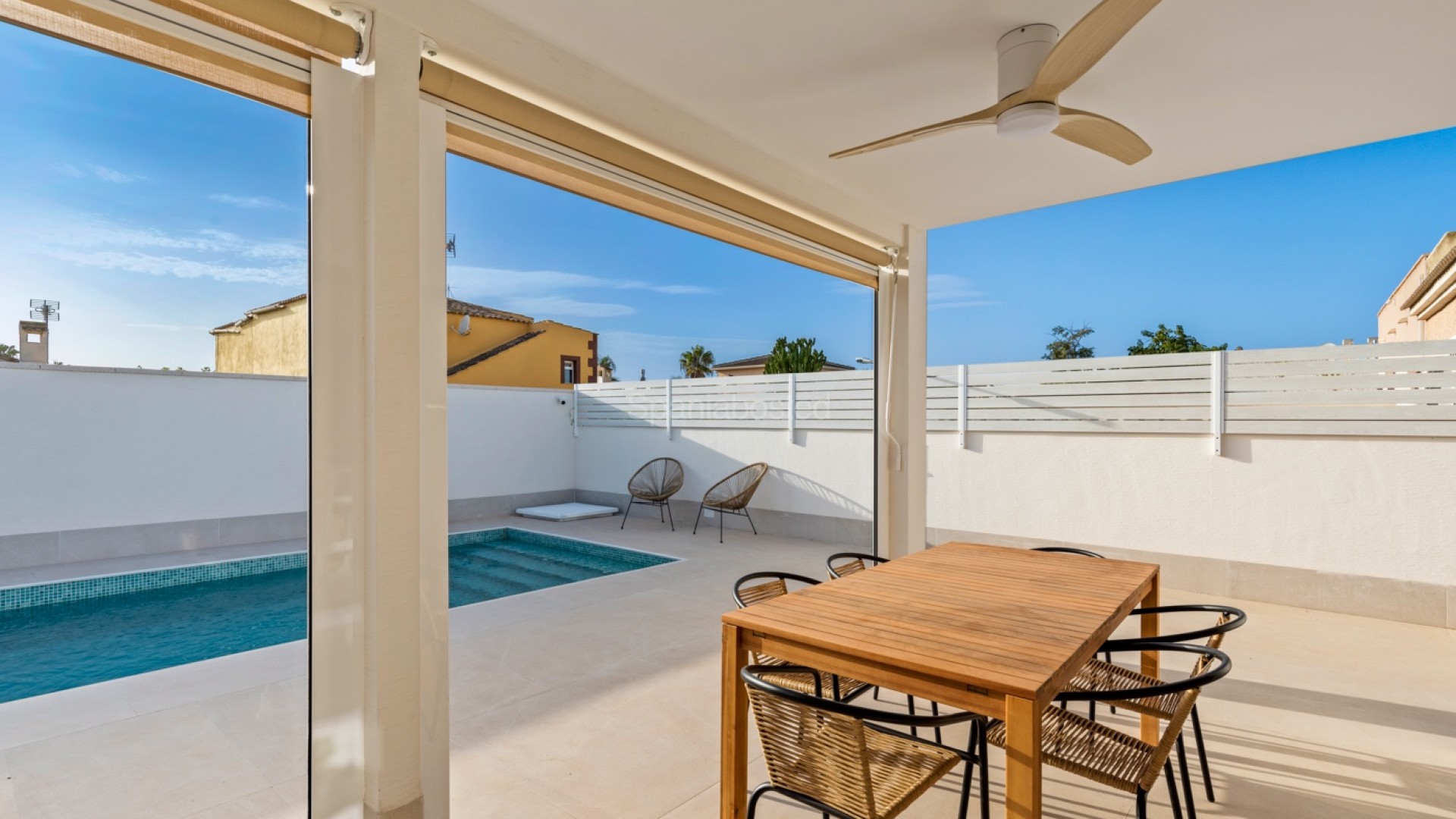 Resale - Villa -
Torrevieja
