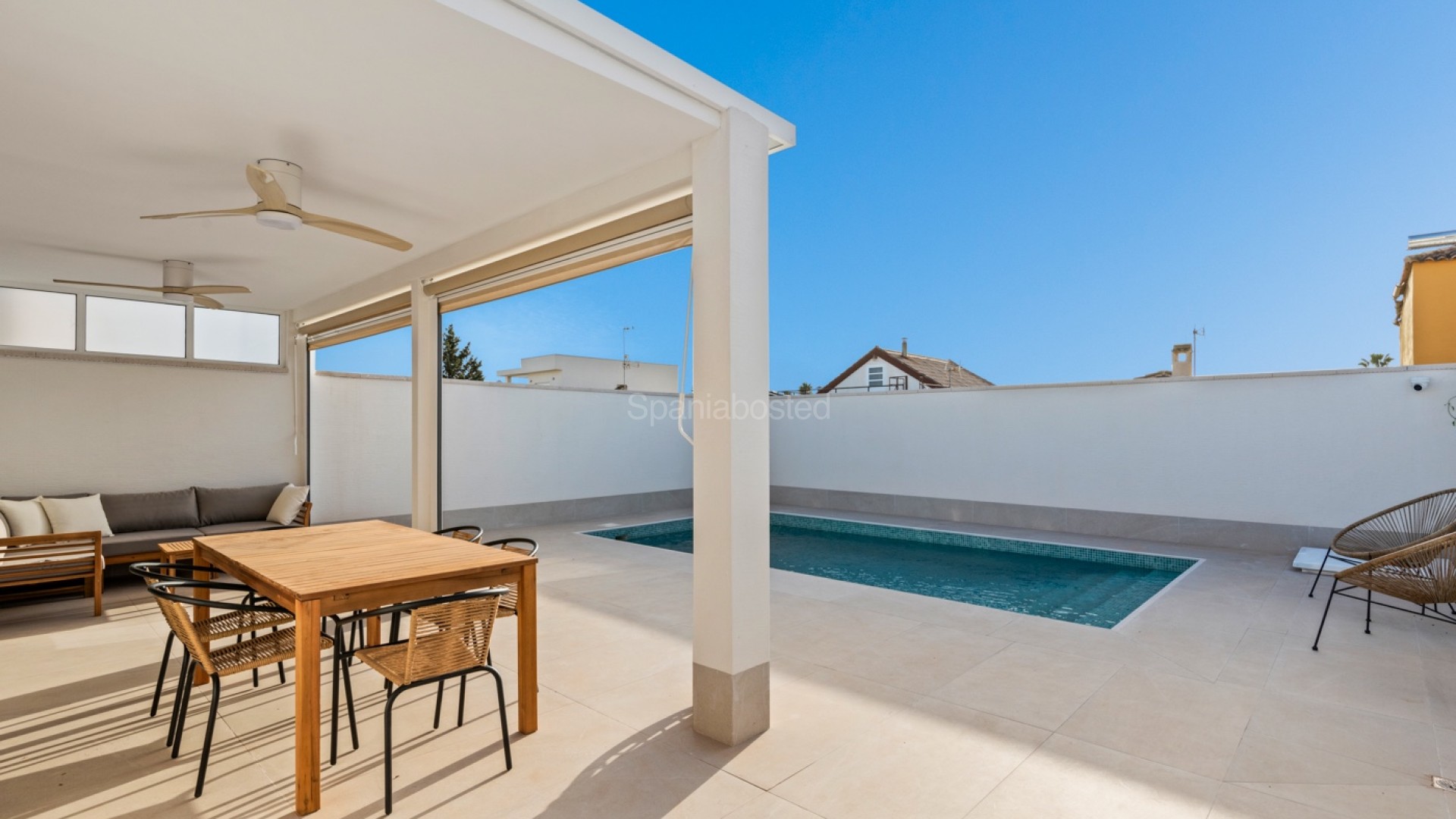 Resale - Villa -
Torrevieja