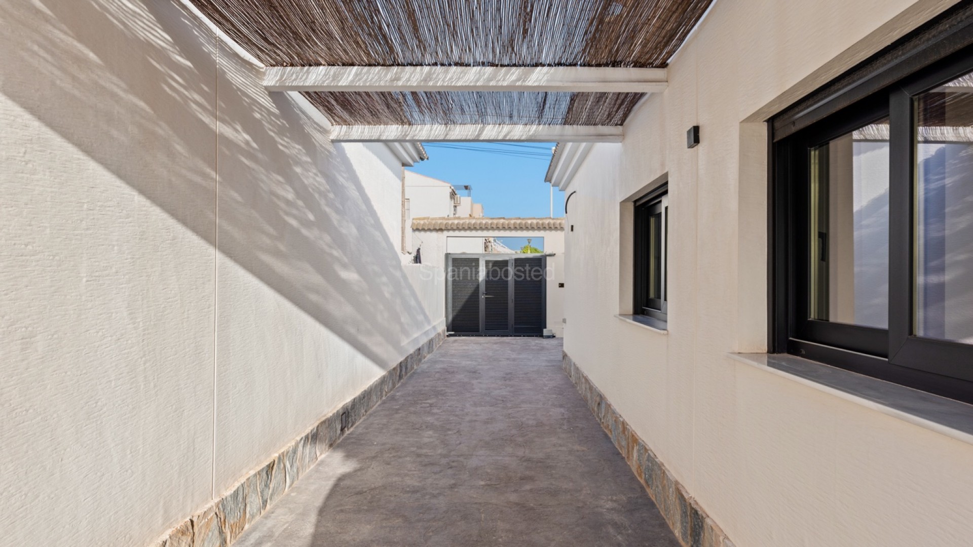 Resale - Villa -
Torrevieja