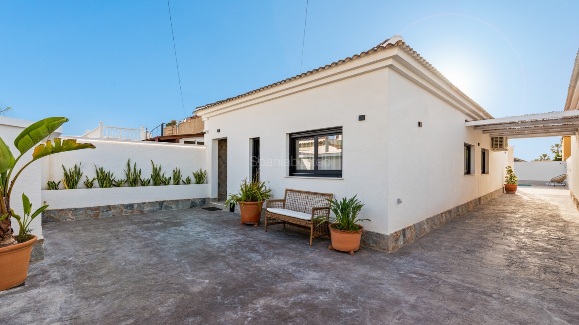 Resale - Villa -
Torrevieja