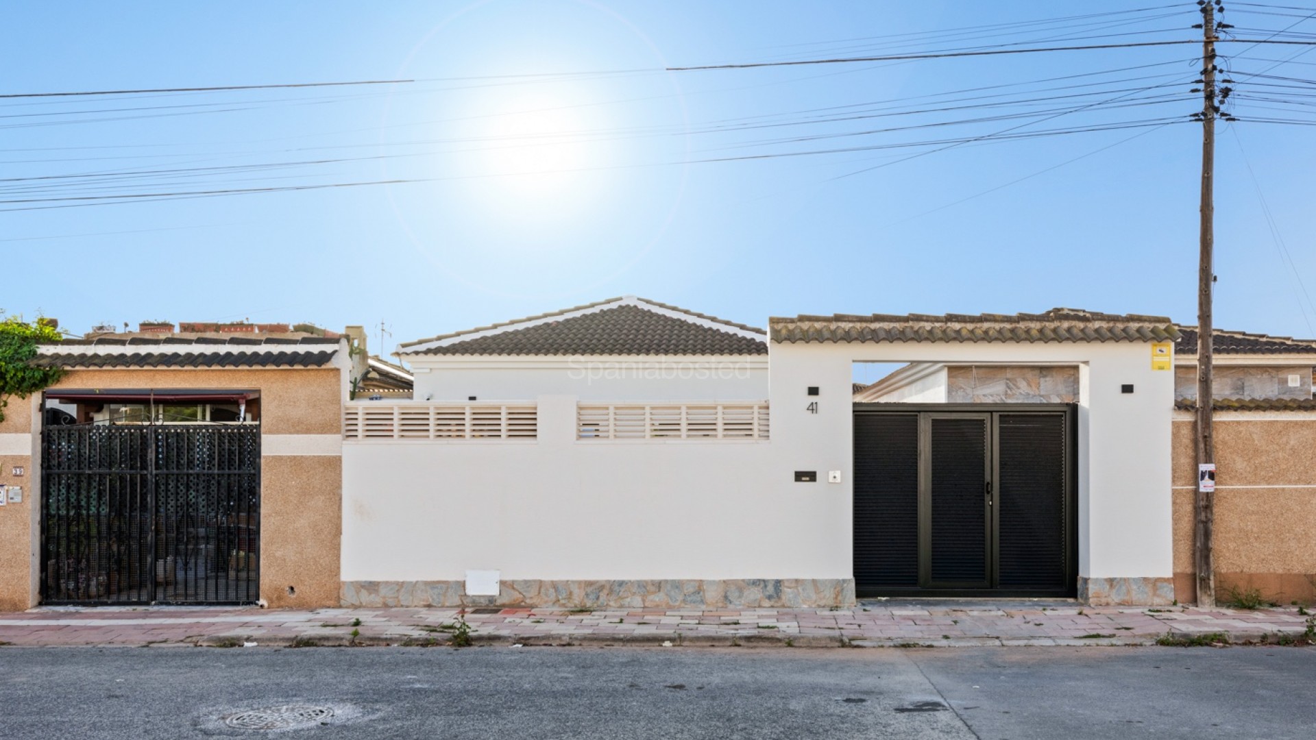 Resale - Villa -
Torrevieja