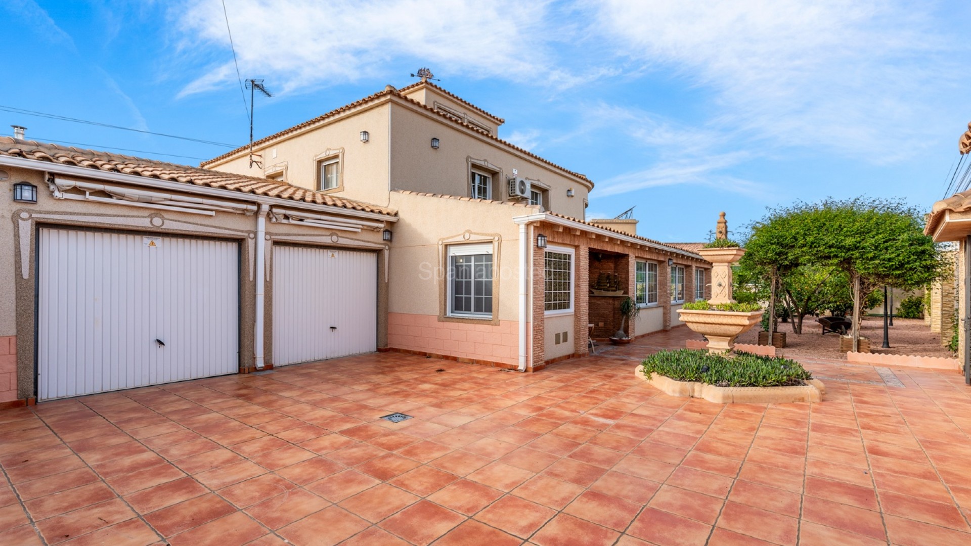 Resale - Villa -
Torrevieja
