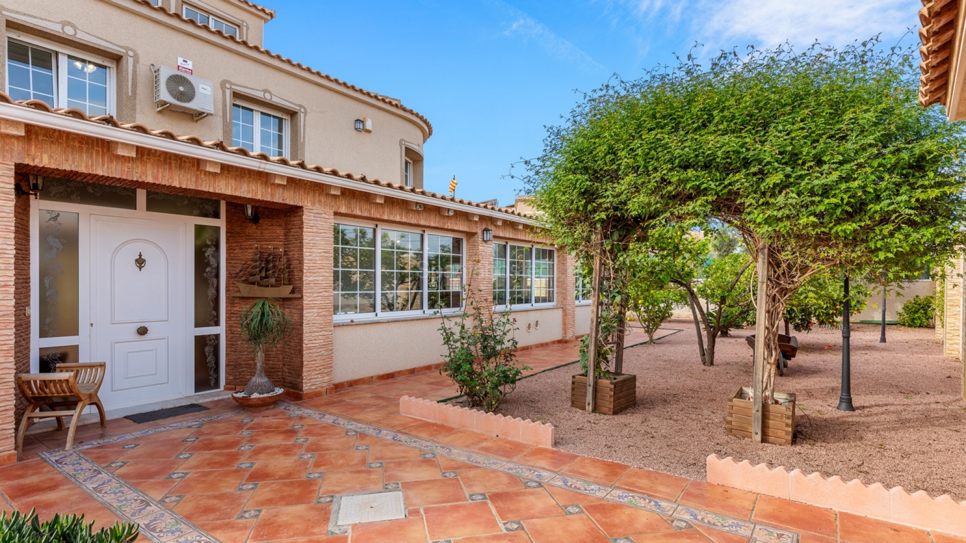 Resale - Villa -
Torrevieja