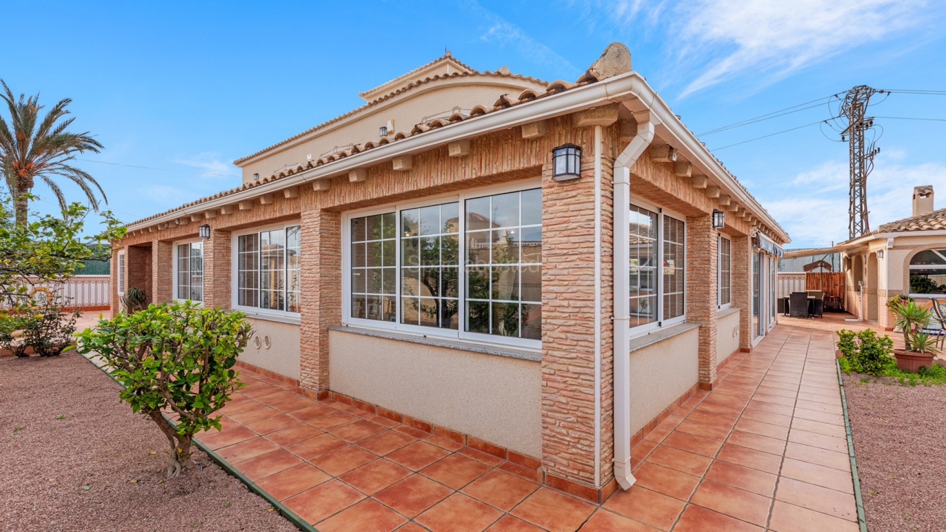 Resale - Villa -
Torrevieja