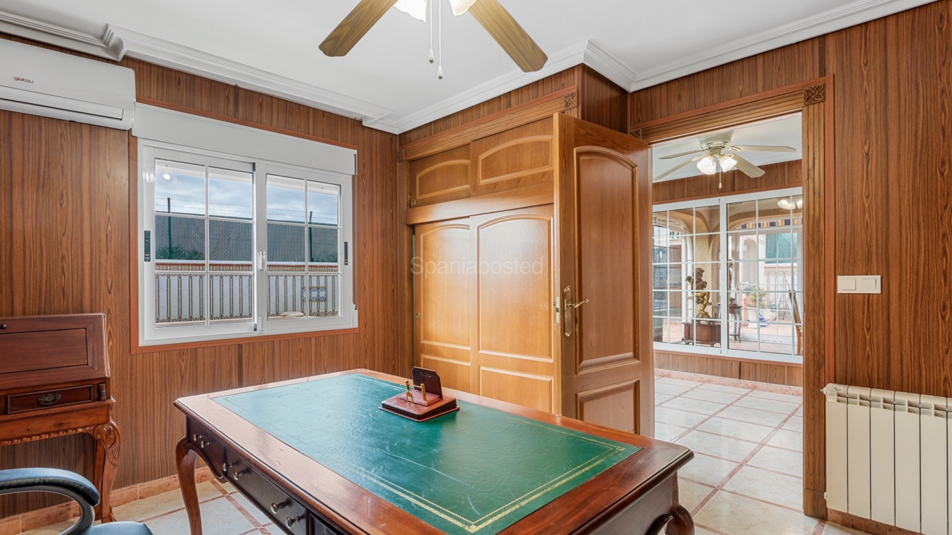 Resale - Villa -
Torrevieja