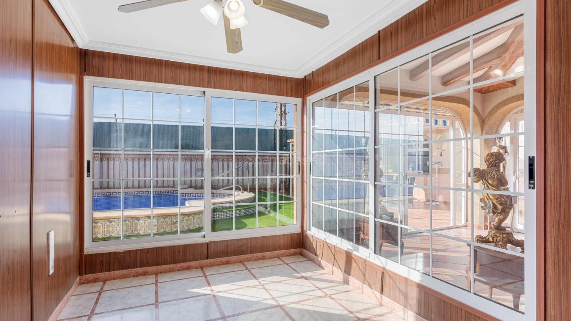 Resale - Villa -
Torrevieja