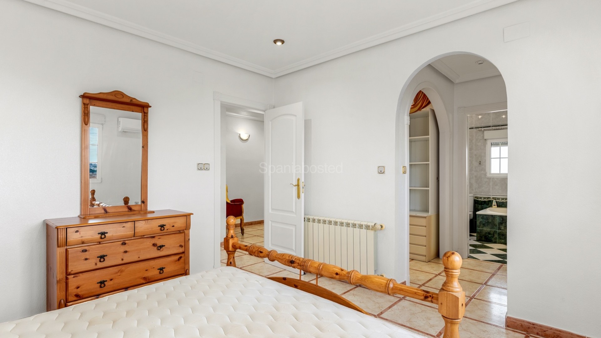 Resale - Villa -
Torrevieja