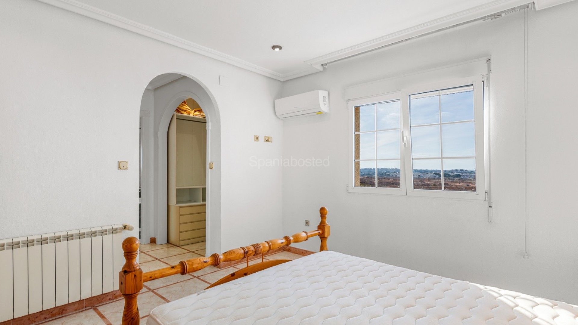 Resale - Villa -
Torrevieja