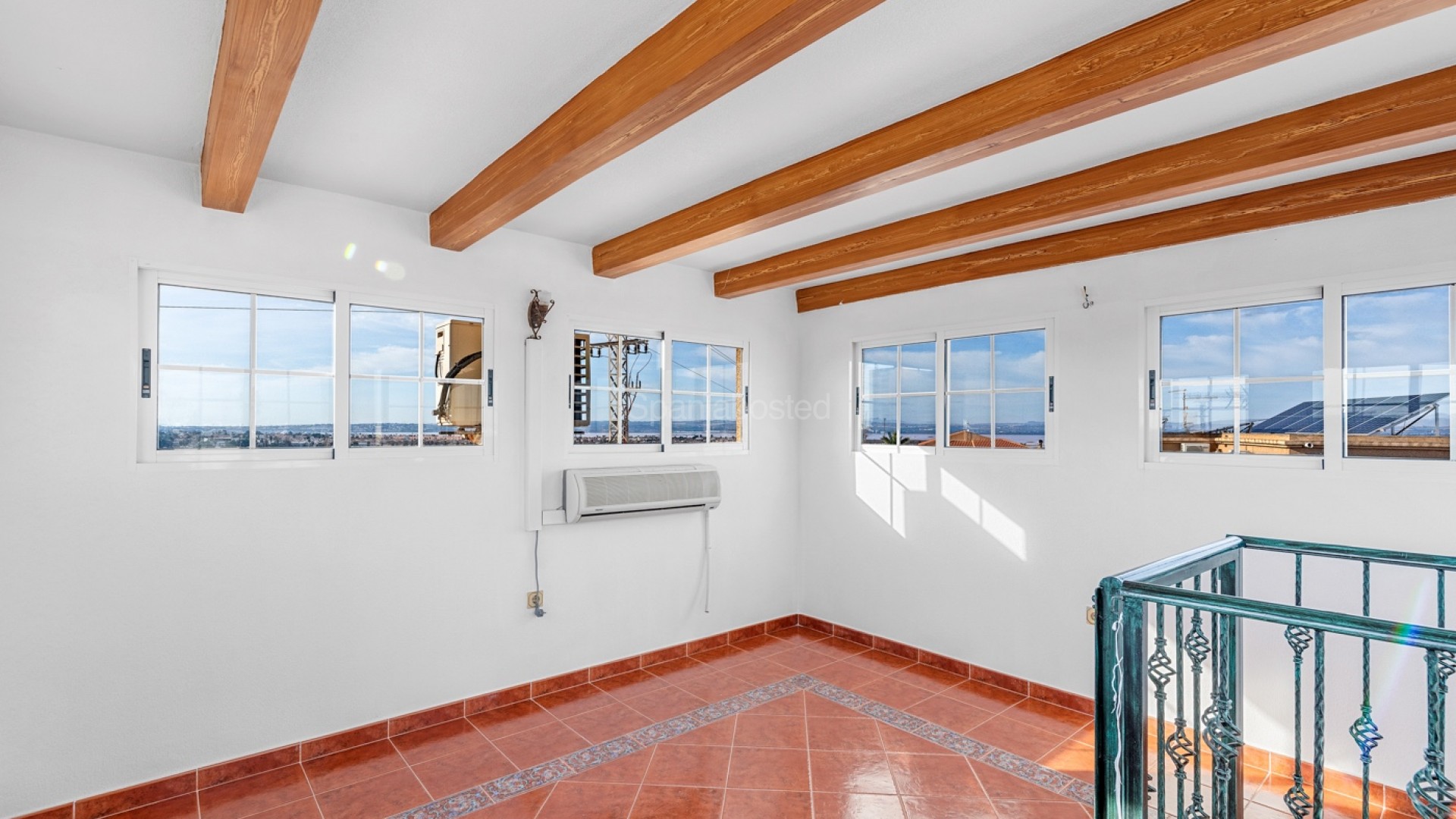 Resale - Villa -
Torrevieja