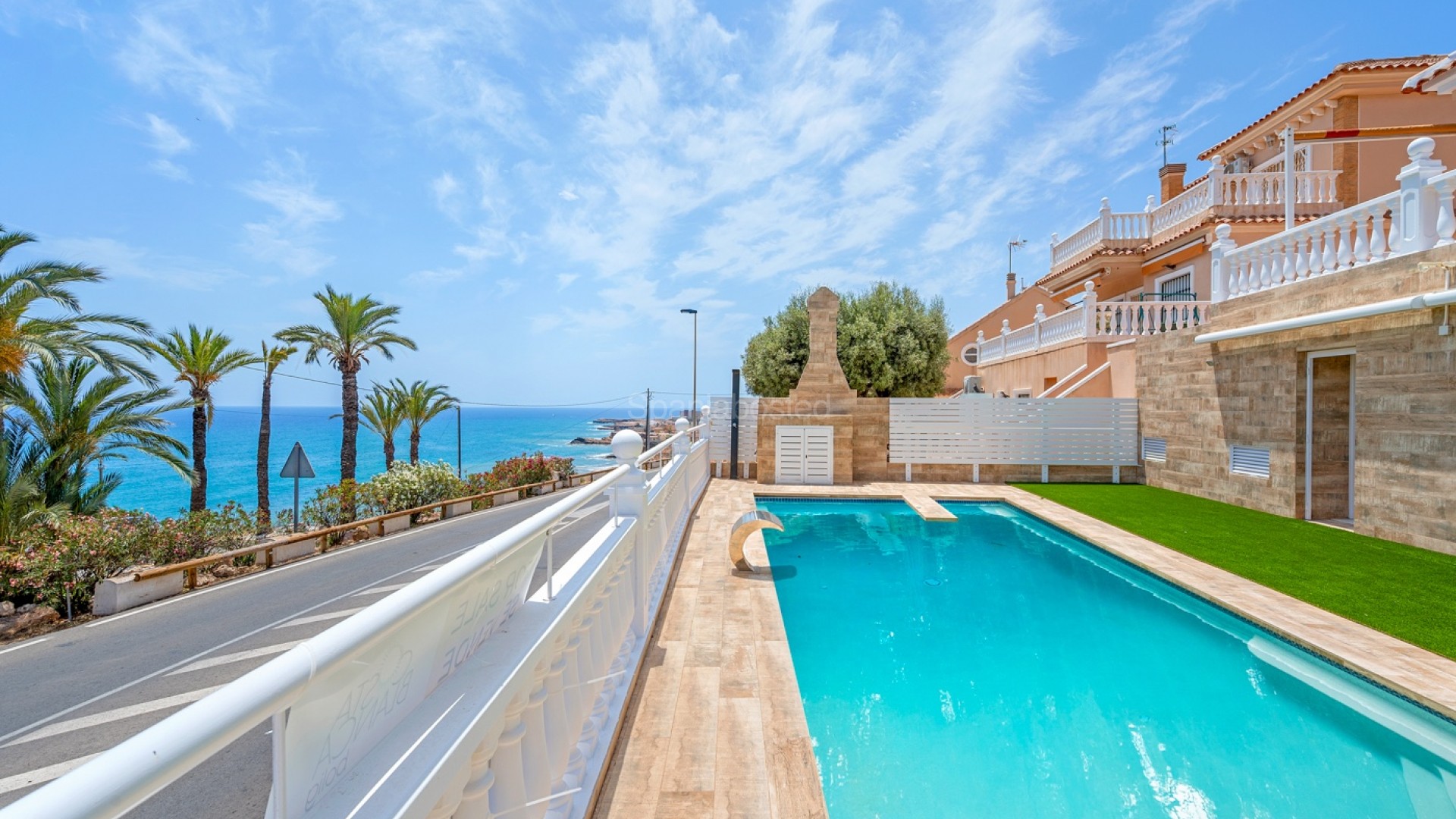 Resale - Villa -
Torrevieja