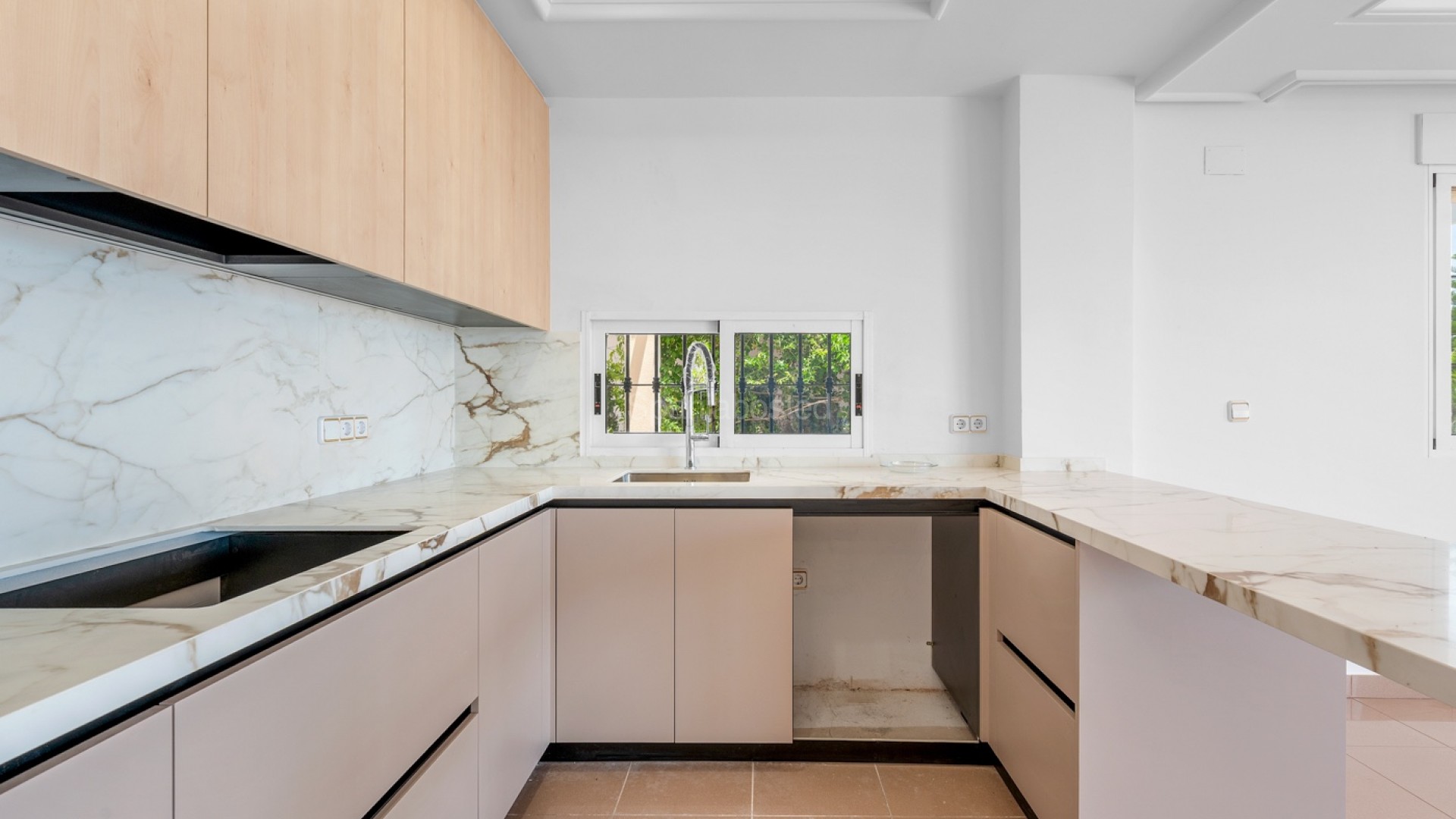 Resale - Villa -
Torrevieja