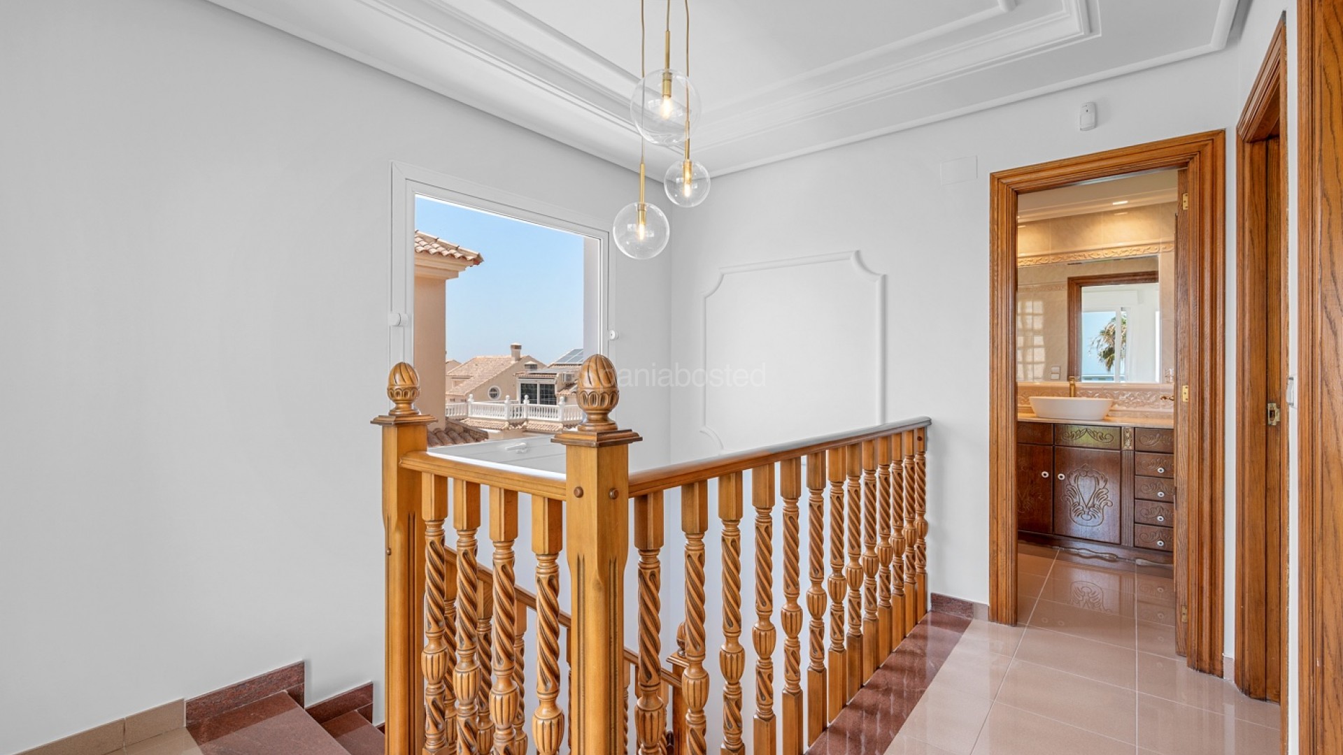 Resale - Villa -
Torrevieja