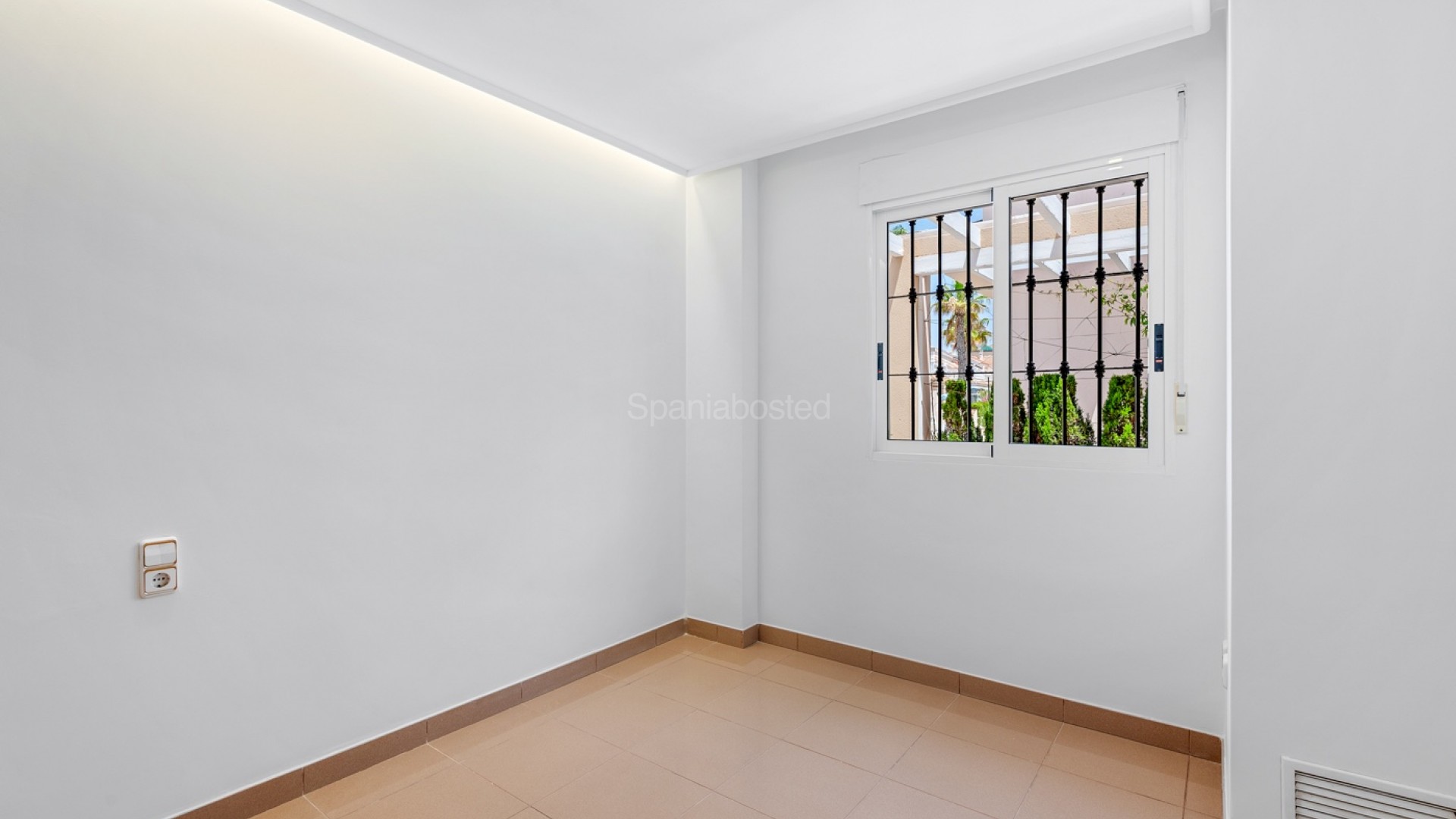 Resale - Villa -
Torrevieja