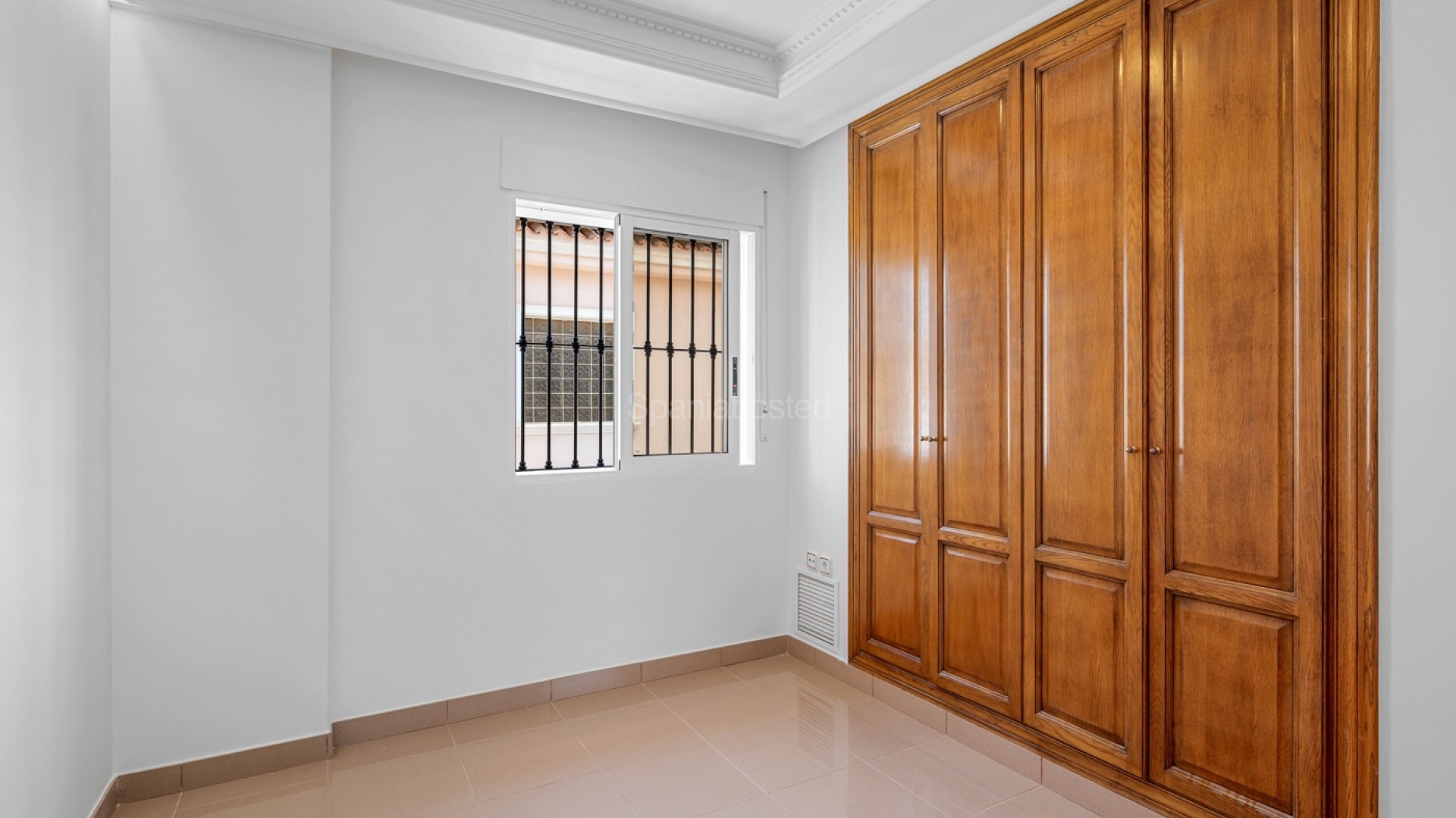 Resale - Villa -
Torrevieja