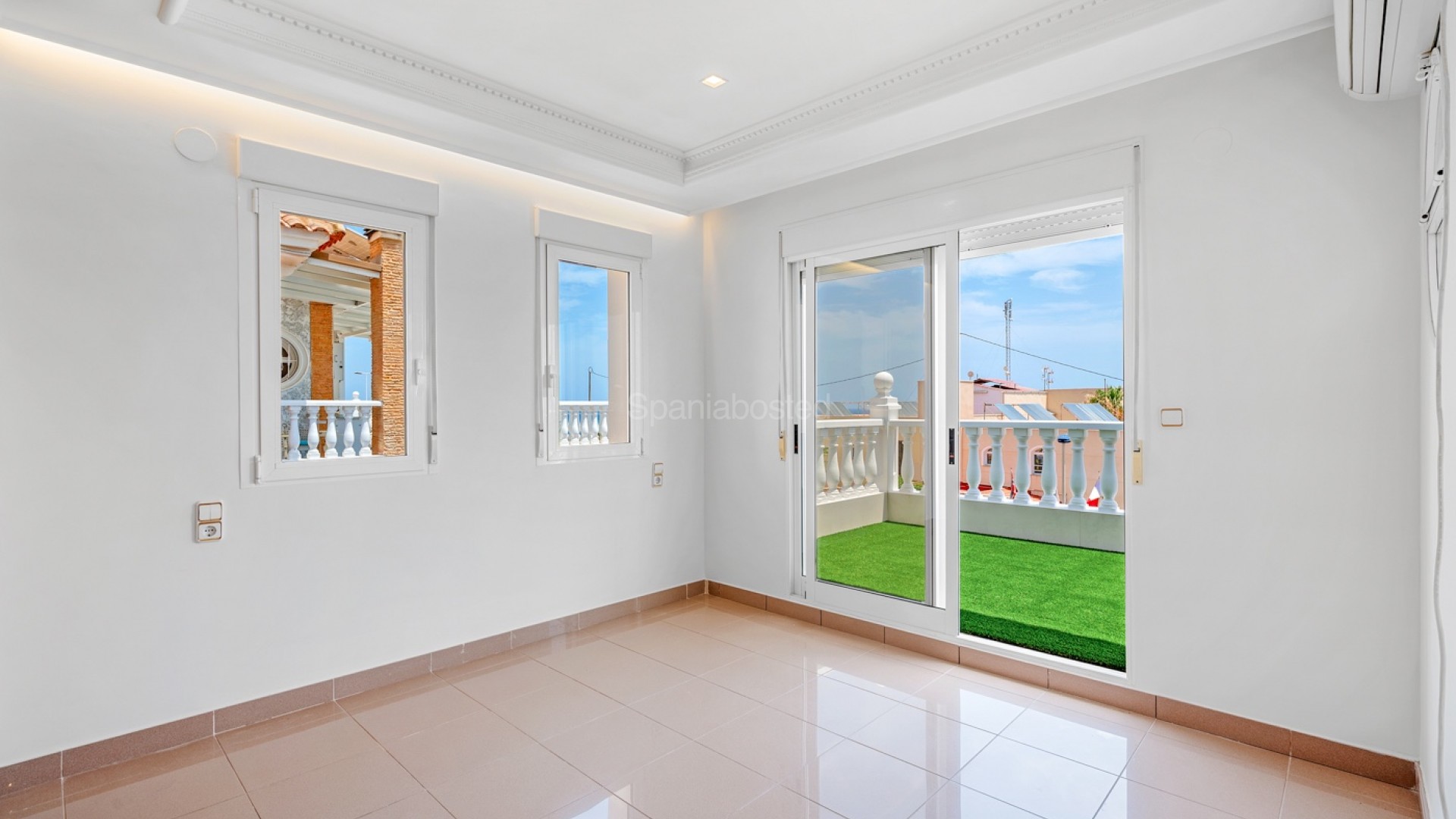 Resale - Villa -
Torrevieja