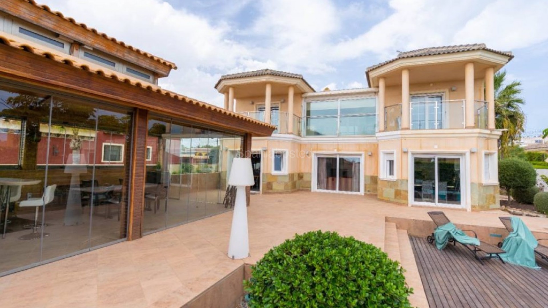 Resale - Villa -
Torrevieja