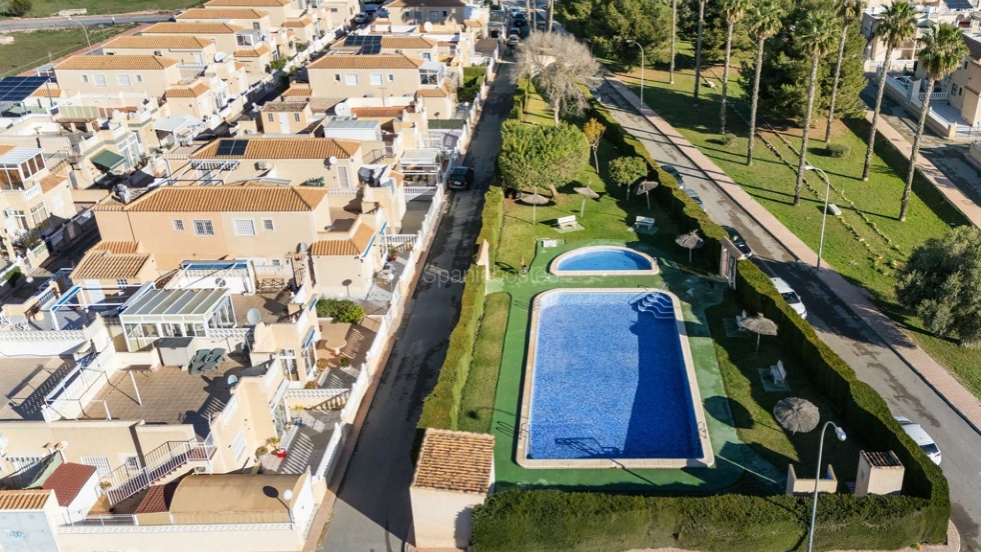 Segunda mano - Adosado -
Torrevieja