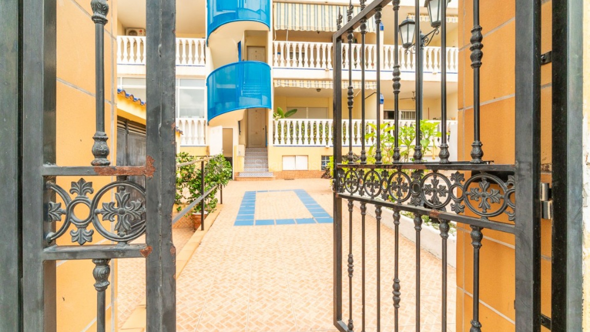 Segunda mano - Apartamento -
Algorfa