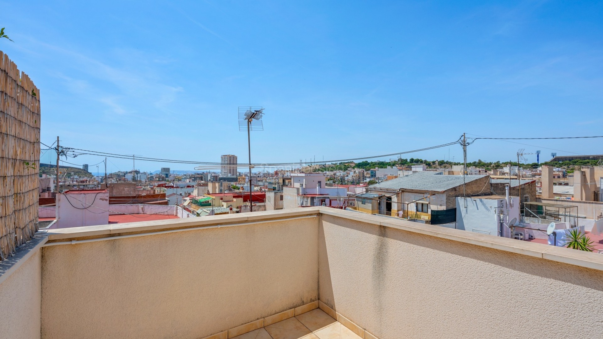 Segunda mano - Apartamento -
Alicante - Carolinas Bajas