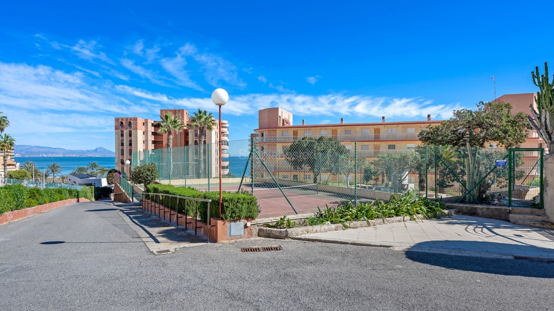 Segunda mano - Apartamento -
Arenales del Sol - Segunda linea playa