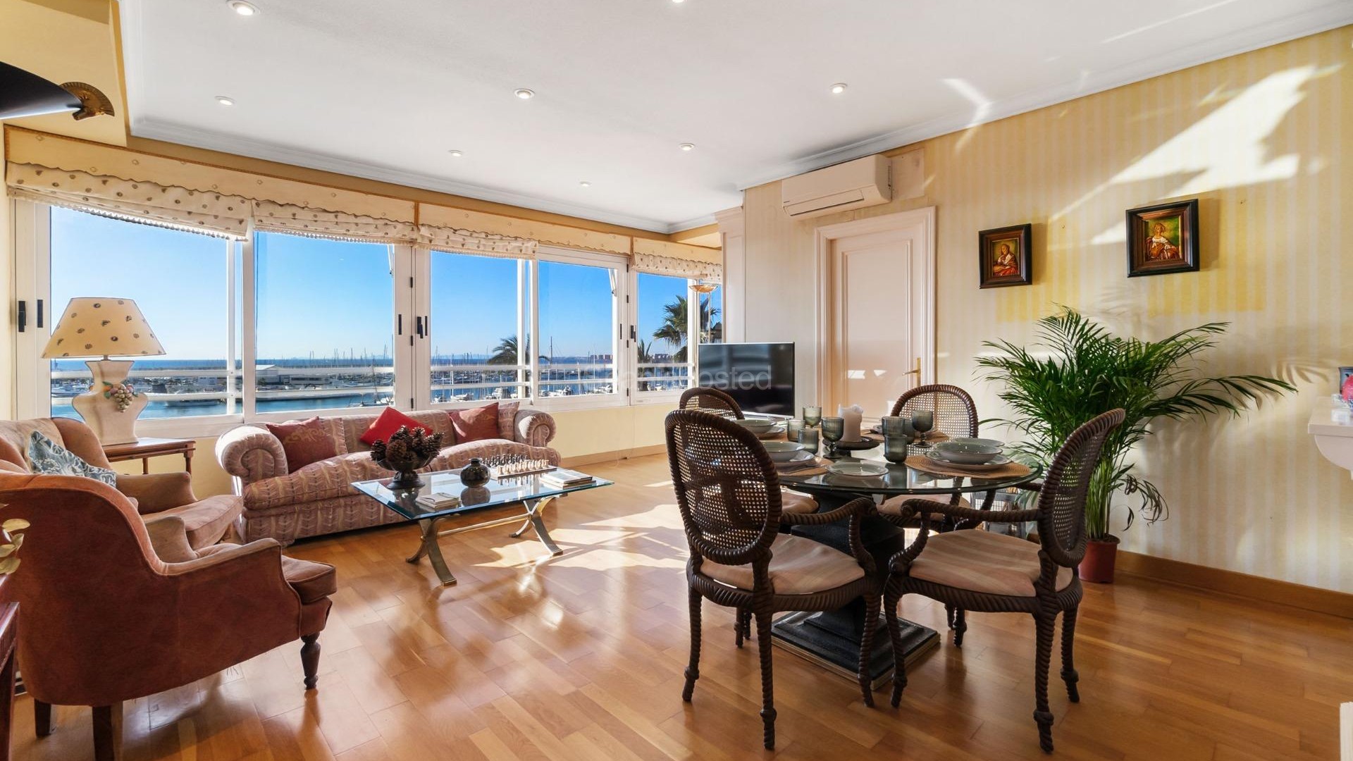 Segunda mano - Apartamento -
Torrevieja - Centro - Muelle Pesquero