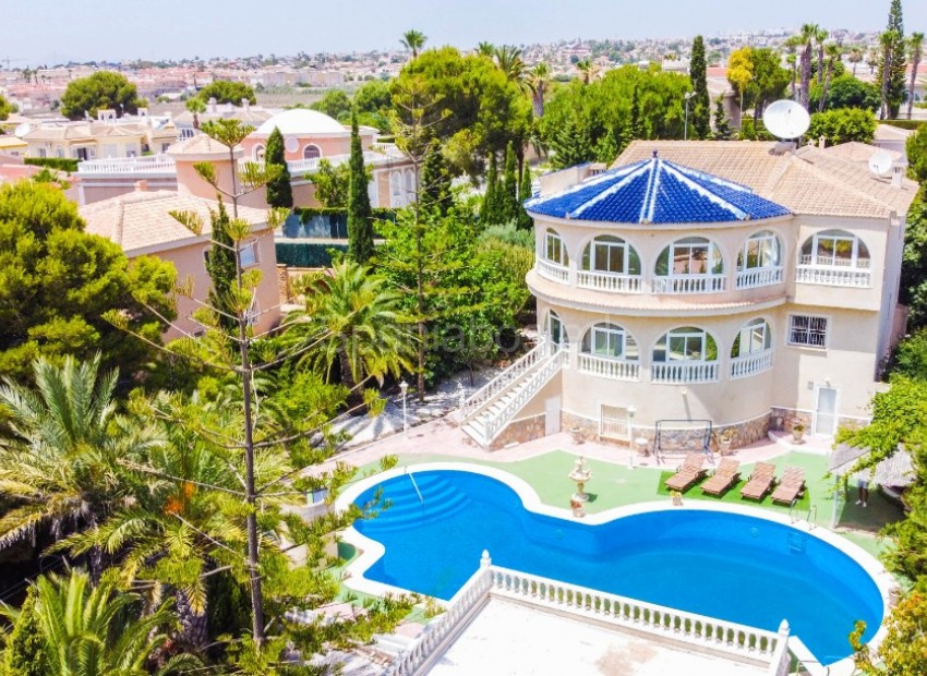 Segunda mano - Villa -
Ciudad Quesada