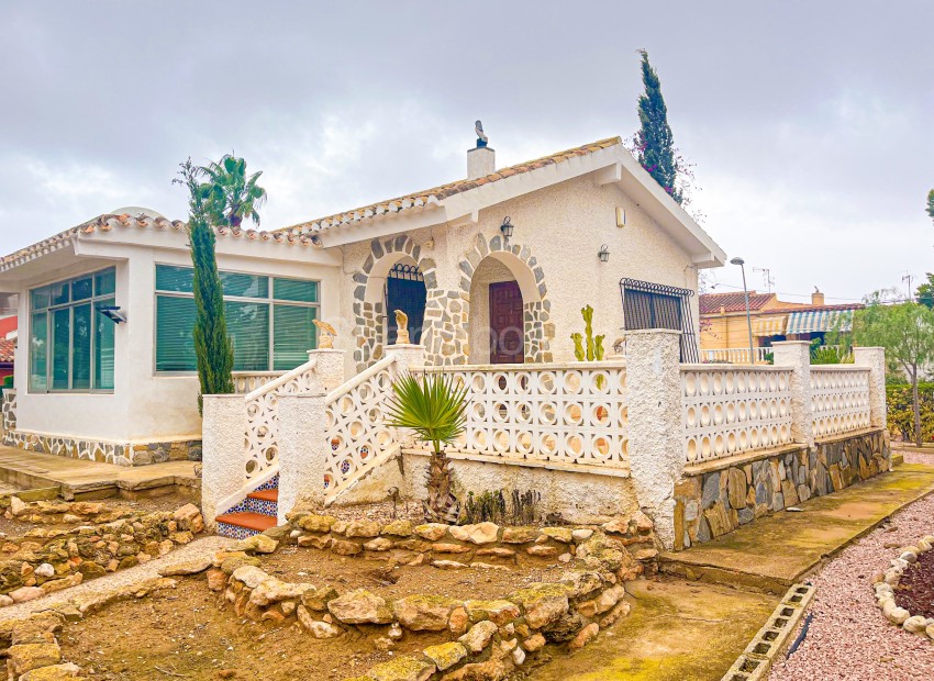 Segunda mano - Villa -
Los Balcones - Los Altos del Edén - Los Balcones