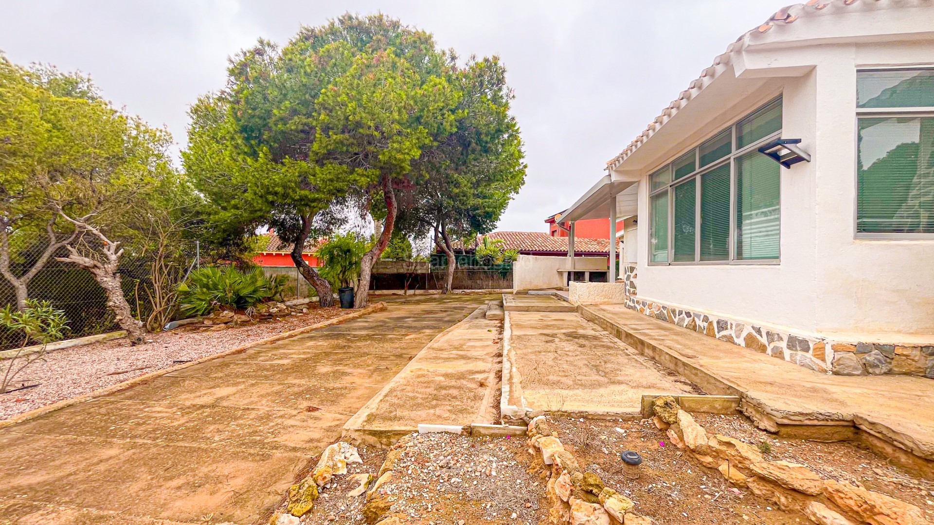 Segunda mano - Villa -
Los Balcones - Los Altos del Edén - Los Balcones