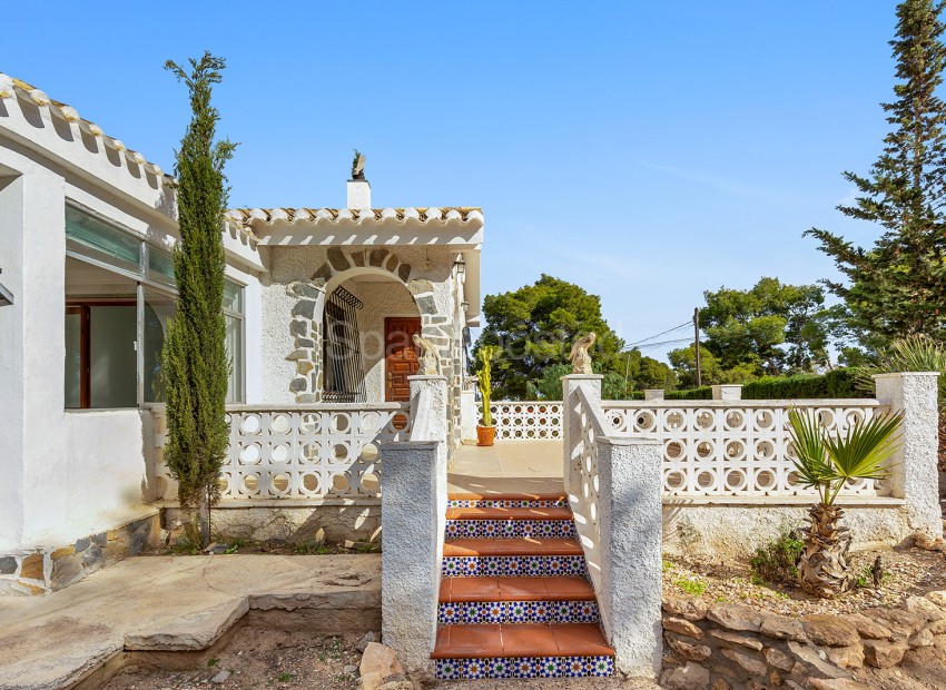 Segunda mano - Villa -
Los Balcones - Los Altos del Edén - Los Balcones