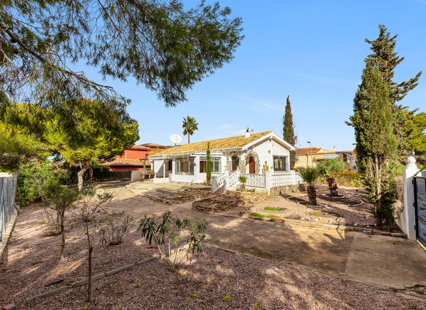 Segunda mano - Villa -
Los Balcones - Los Altos del Edén - Los Balcones