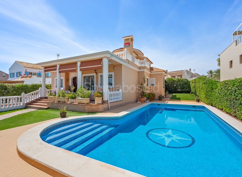 Segunda mano - Villa -
Torrevieja - La Mata
