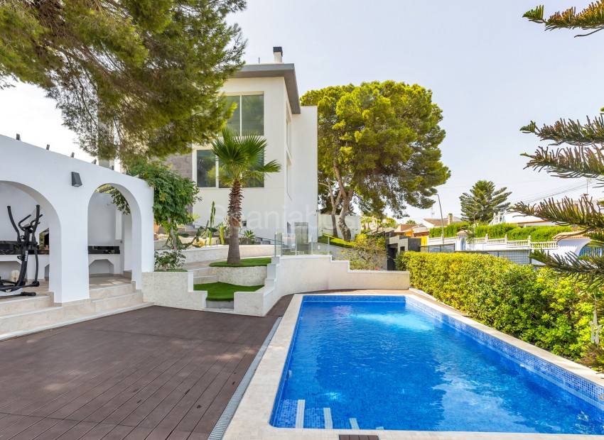 Segunda mano - Villa -
Torrevieja - Los Balcones