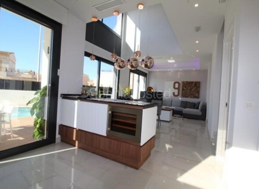 Segunda mano - Villa -
Torrevieja