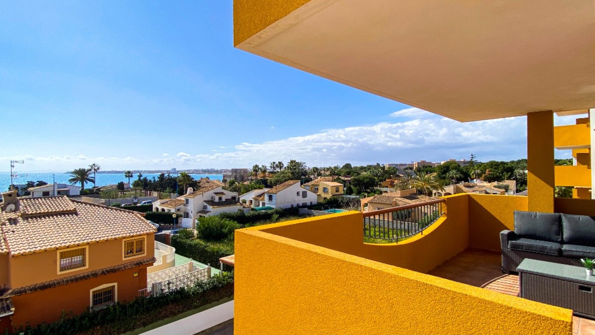 Short time rental - Apartment -
Punta Prima