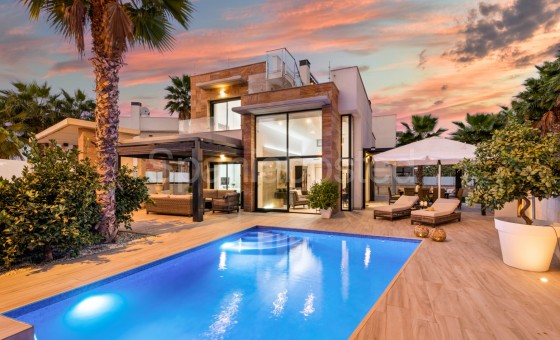 Villa - Resale - Alicante -
                Lomas de Cabo Roig