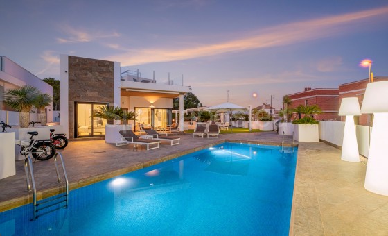 Villa - Resale - Orihuela Costa - CB-81454