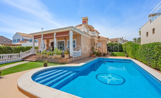 Villa - Resale - Torrevieja - La Mata
