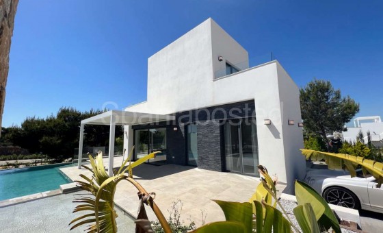 Villa - Segunda mano - Las Colinas Golf and Country Club - CBW-30183