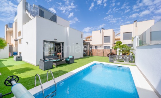 Villa - Segunda mano - Torrevieja - Torrevieja