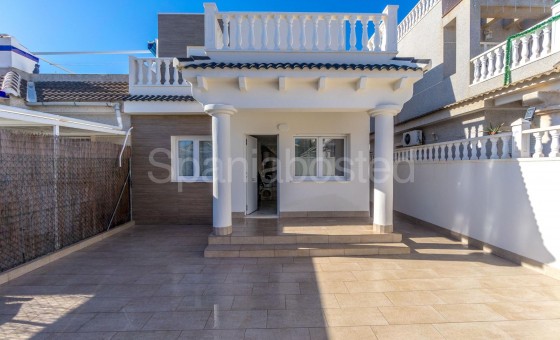 Villa - Segunda mano - Torrevieja - UR-52112